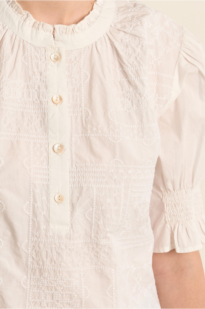 Blouse en coton, détails brodés