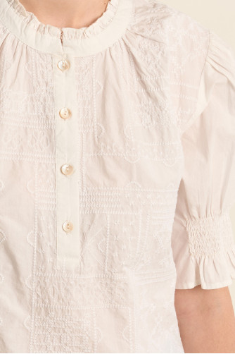 Blouse en coton, détails brodés