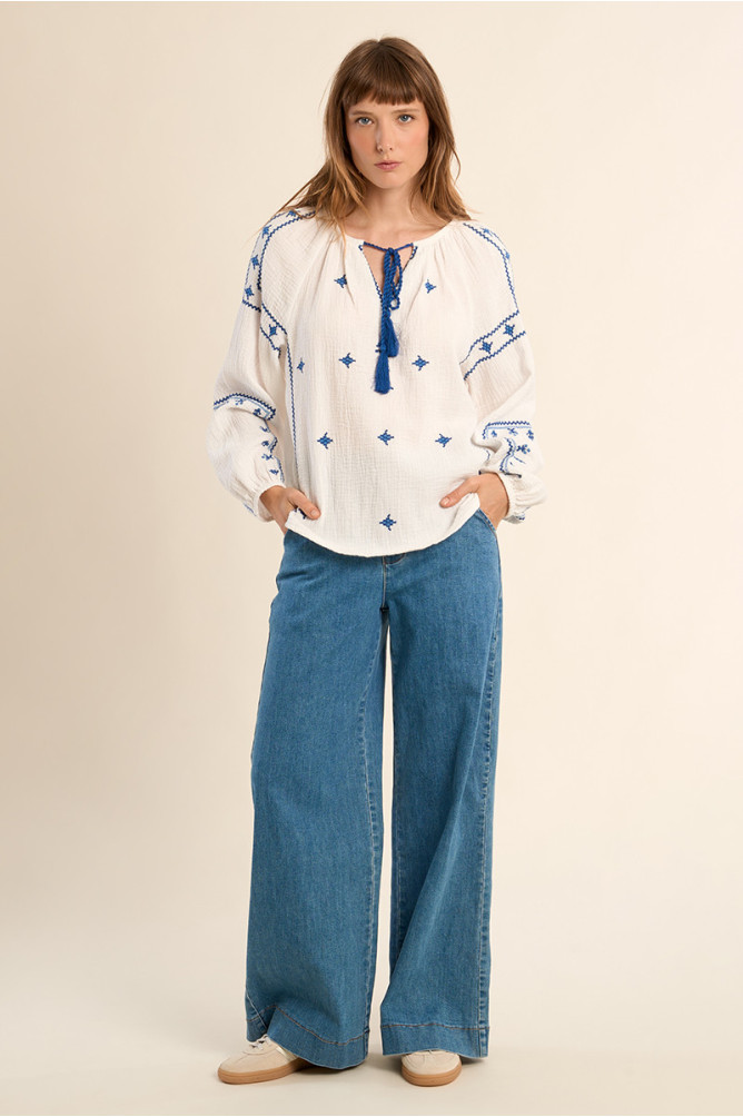 Embroidered blouse, in cotton gauze