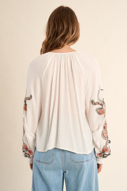 Blouse à broderie florale, col à nouer
