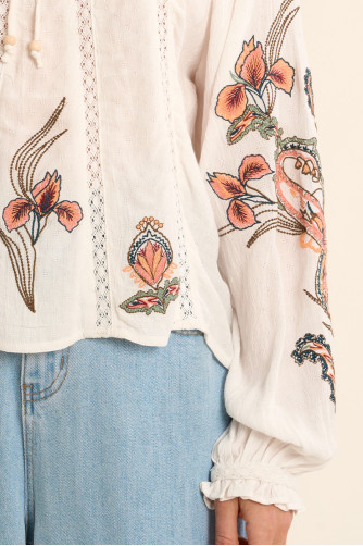 Blouse à broderie florale, col à nouer