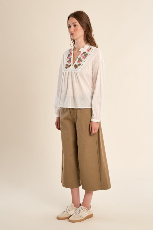 Floral embroidery blouse