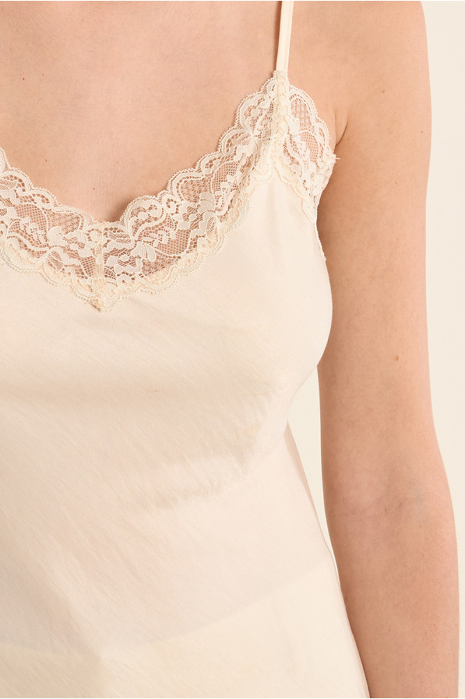 Top de mujer lencero, detalle encaje.