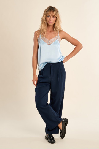 Top de mujer lencero, de tirantes, con encaje.