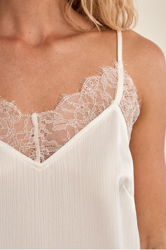 Top de mujer lencero, de tirantes, con encaje.