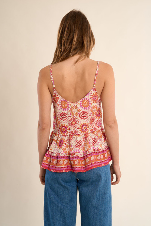 Top de mujer lencero, con estampado.