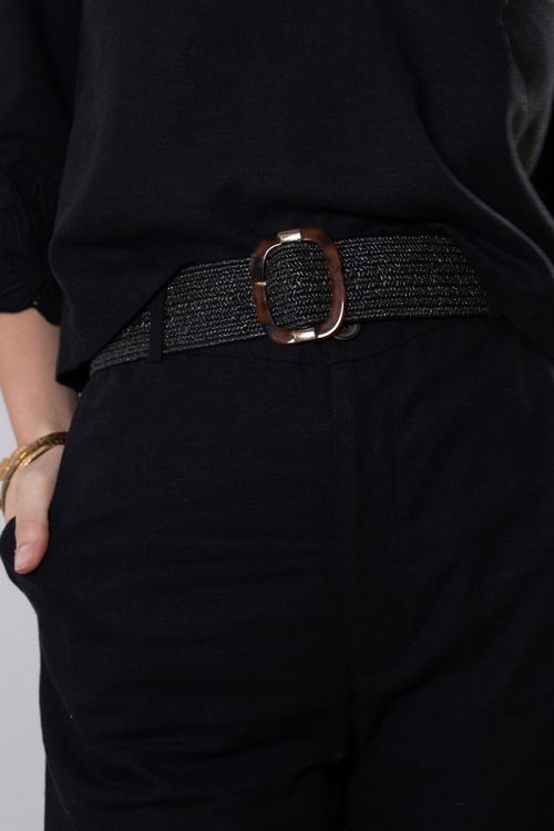 Braided waistband with pearlescent buckle