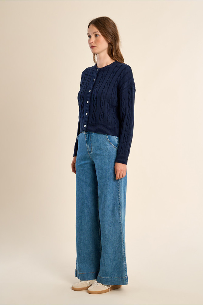 Cárdigan de mujer de manga larga, en punto trenzado.