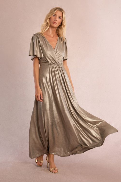 Vestido largo, en tejido brillante, con lazada.