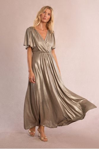 Vestido largo, en tejido brillante, con lazada.