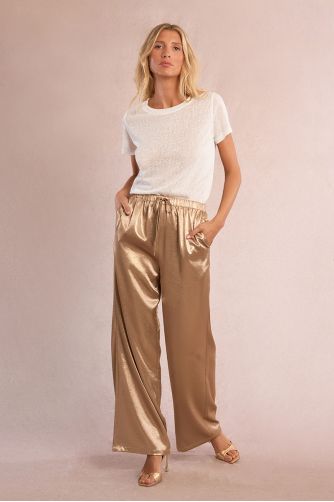 Pantalón de mujer largo, satinado, perneras rectas.