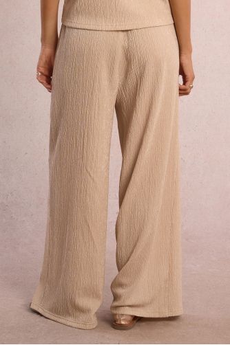 Pantalón de mujer largo, perneras rectas.