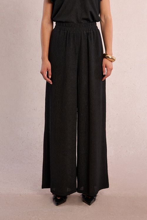 Pantalon droit et fluide en semi-transparence