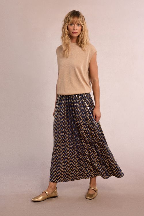 Long pleated, iridescent skirt