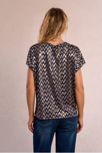 Camiseta de mujer de manga corta, con estampado.