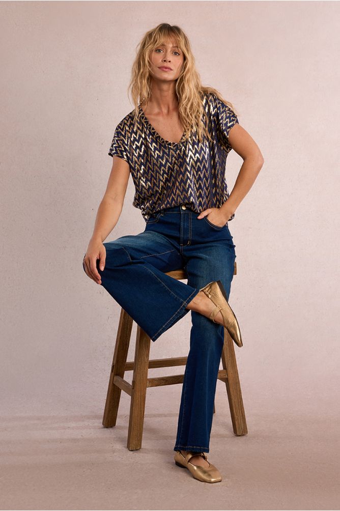 Camiseta de mujer de manga corta, con estampado.