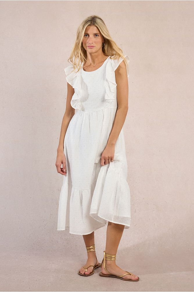 Vestido largo, de manga corta, con volantes y lunares.