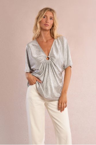 Iridescent top, pleated
