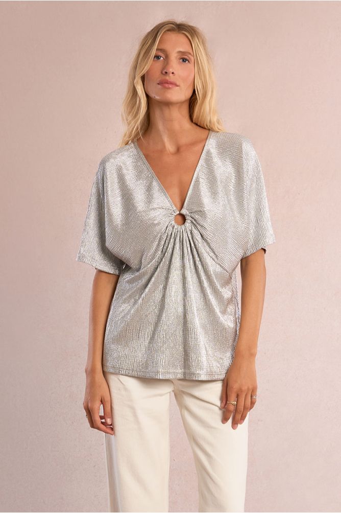 Iridescent top, pleated