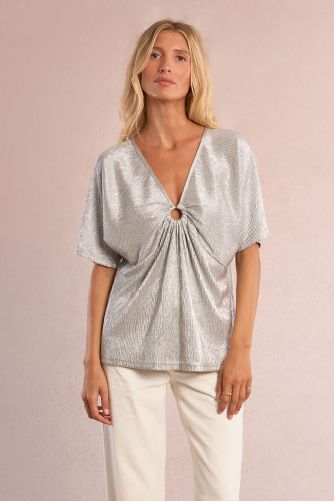 Iridescent top, pleated