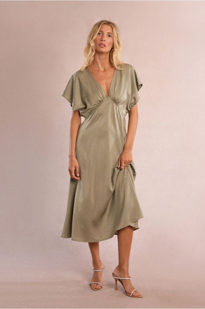 Robe longue satinée à strass