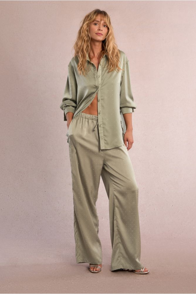 Pantalón de mujer largo, abalorios brillantes.