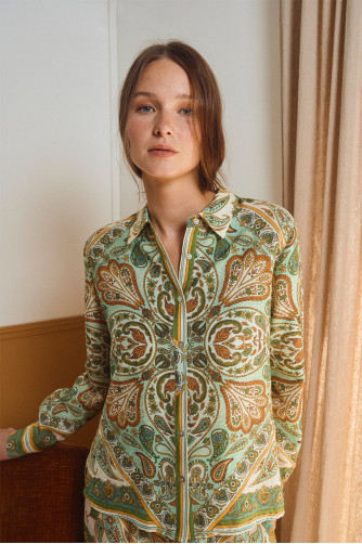 Lightweight shirt, scarf print