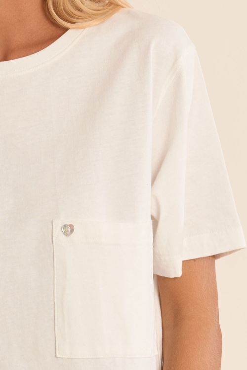 Camiseta de mujer de manga corta, detalle corazón.