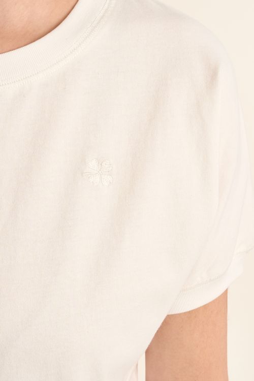 Camiseta de mujer de manga corta, detalle trébol.
