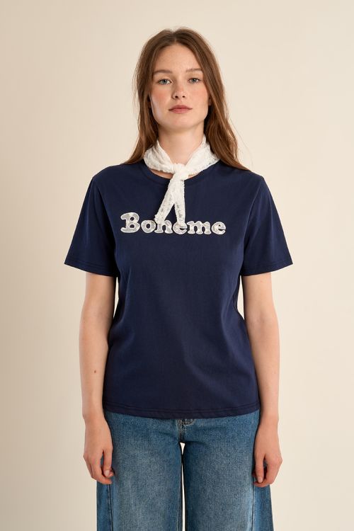 Camiseta de mujer de manga corta, con estampado y encaje.