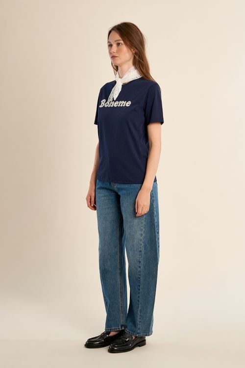 Camiseta de mujer de manga corta, con estampado y encaje.