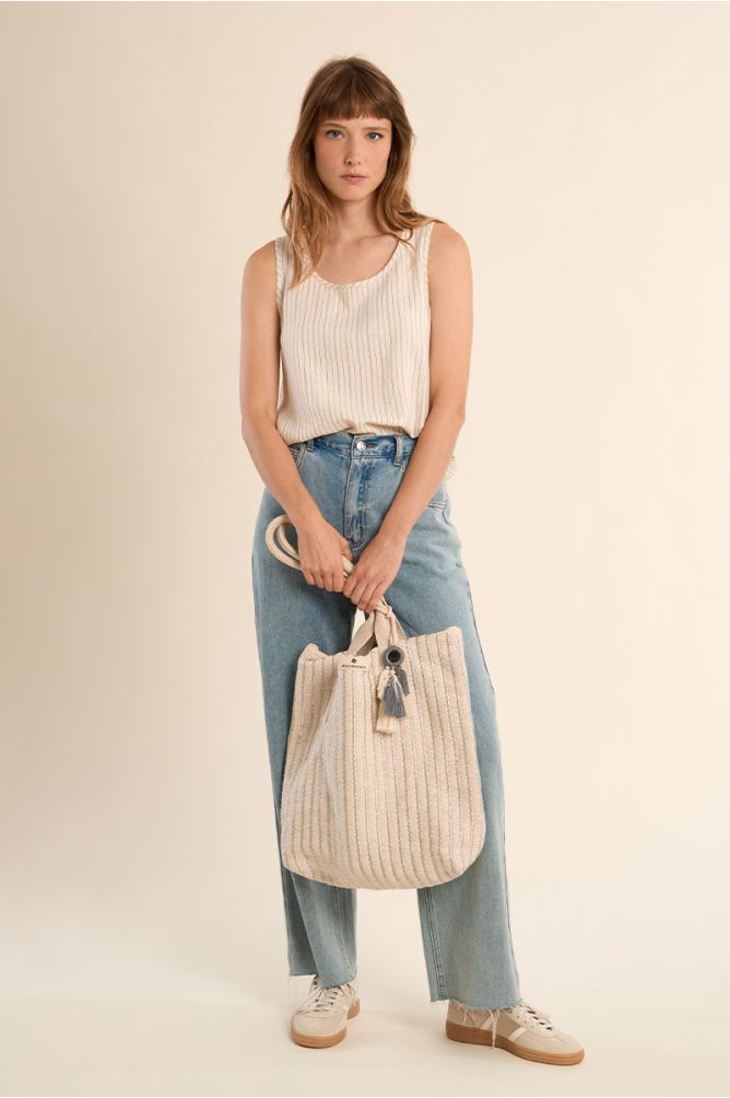 Bolso de mujer de tela, con estampado y borlas.