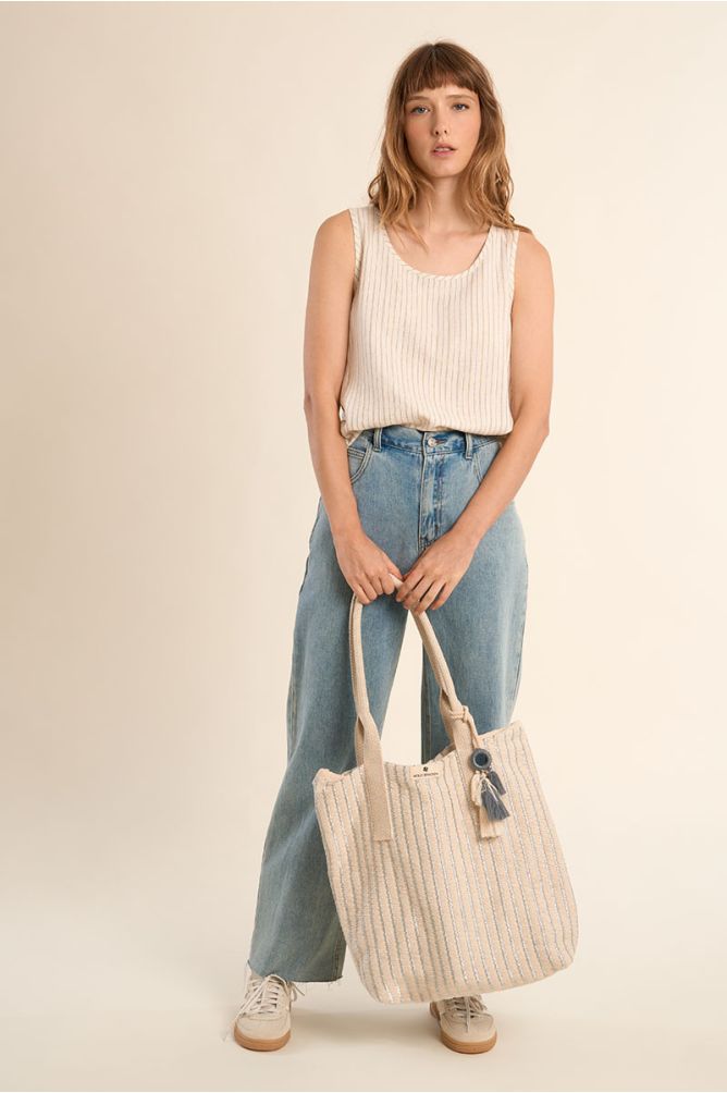 Bolso de mujer de tela, con estampado y borlas.