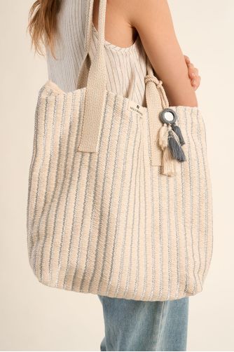 Bolso de mujer de tela, con estampado y borlas.