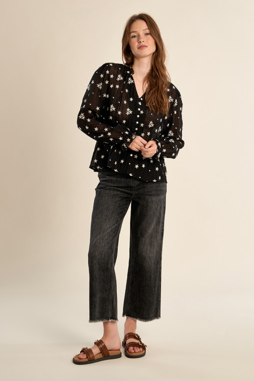 Camisa de mujer de manga larga poeta, con estampado.