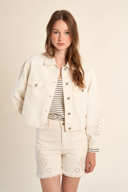 Veste denim, détails broderie anglaise
