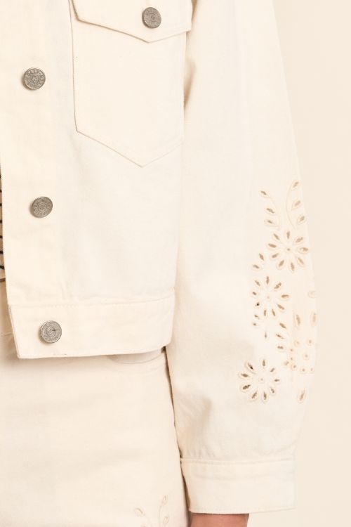 Veste denim, détails broderie anglaise