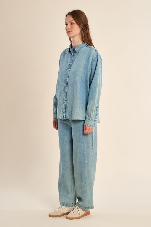 Camisa de mujer vaquera, detalle abalorios.