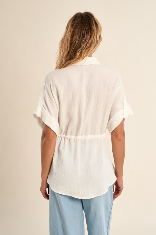 Safari blouse, knotted at the waist