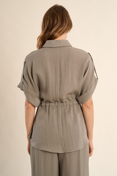 Safari blouse, knotted at the waist