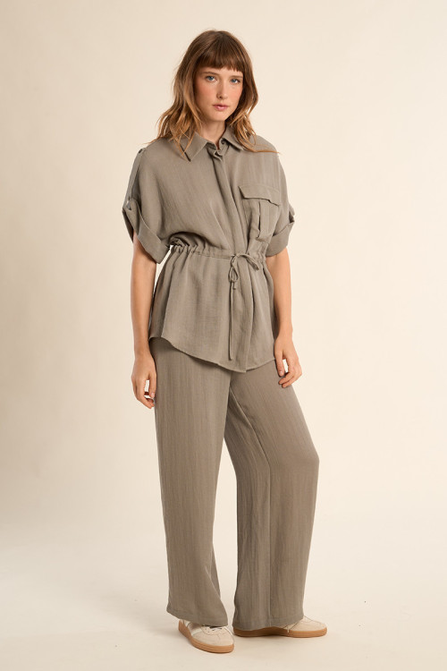 Safari blouse, knotted at the waist