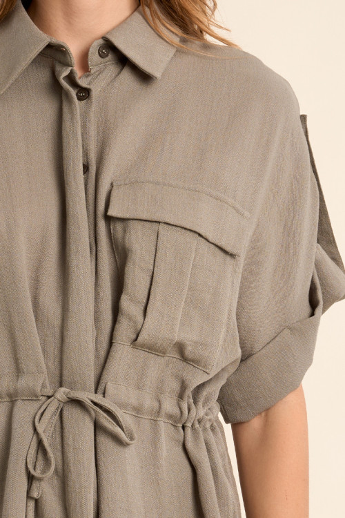 Safari blouse, knotted at the waist