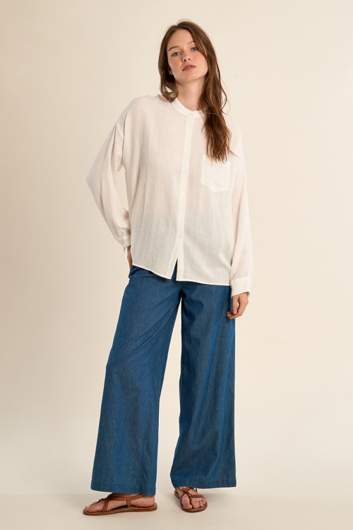 Mandarin collar shirt, open at the back