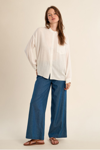 Mandarin collar shirt, open at the back