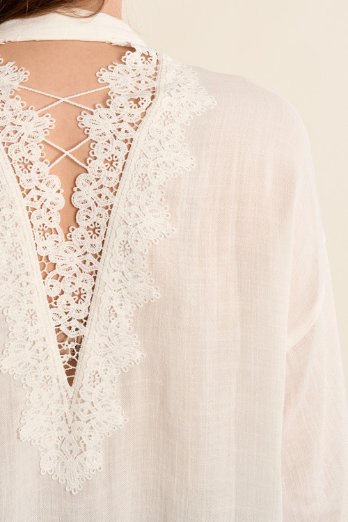 Mandarin collar shirt, open at the back