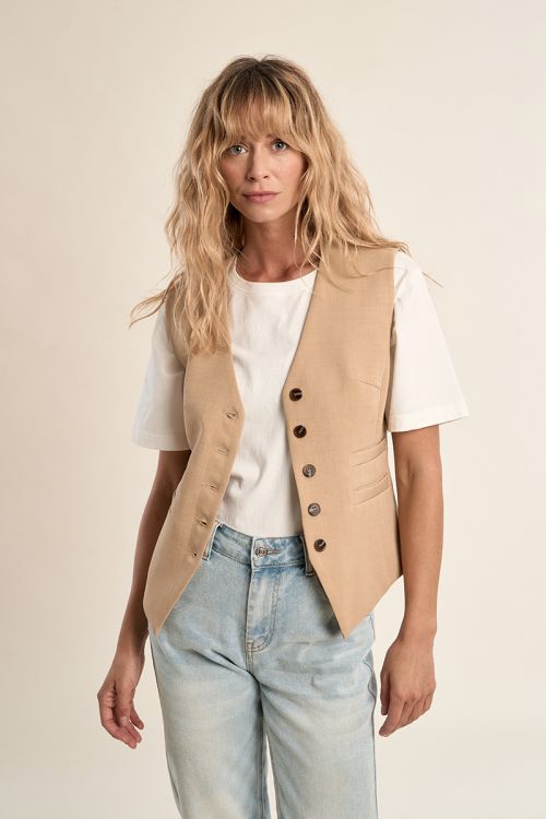 Short, fitted blazer