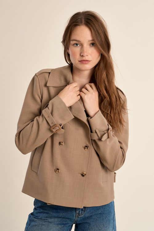 Chaqueta de mujer de manga larga, cuello y solapa.