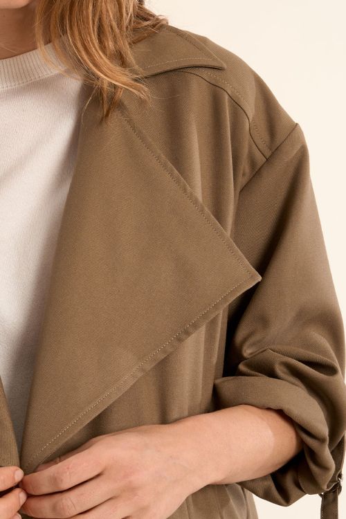 Lightweight belted jacket