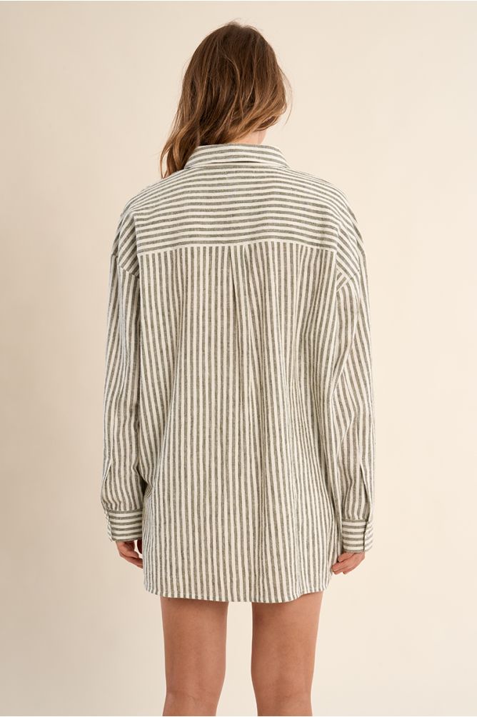 Camisa de mujer de manga larga, estampado y flores.