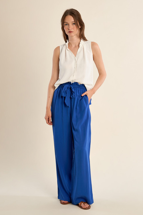 Sleeveless blouse top